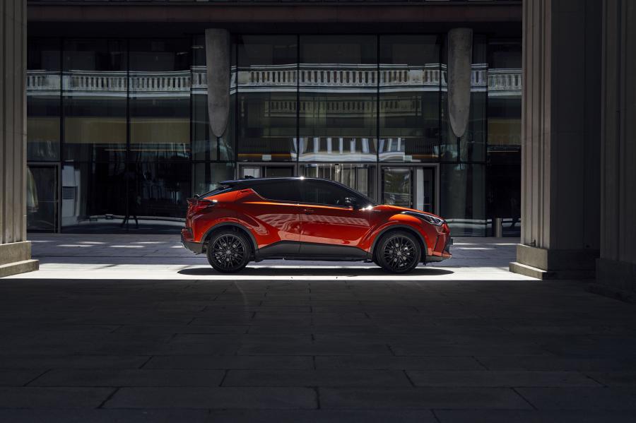  Toyota C-HR Hybrid 2019 года  (WW) (фото 13 из 174)